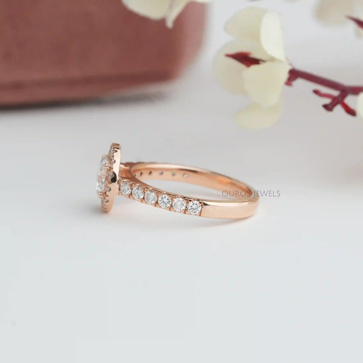 Round Cut Halo Diamond Engagement Ring Ring