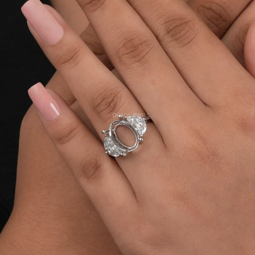 [A Women wearing Semi Mount Engagement Ring]-[Ouros Jewels]