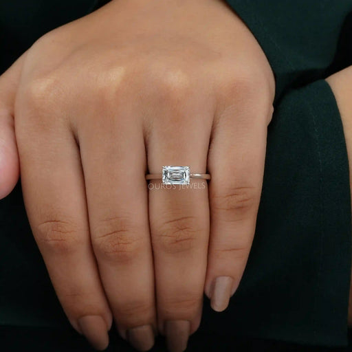 [A Women wearing Criss Cut Solitaire Ring]-[Ouros jewels]