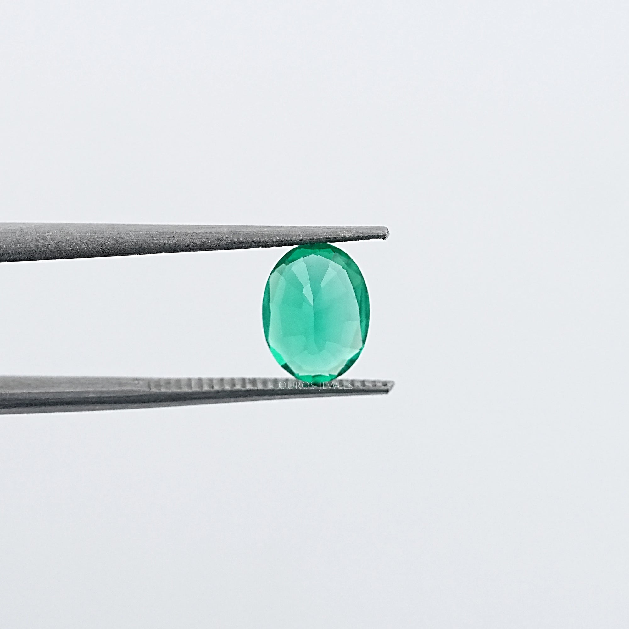 Oval Shape Colombian Green Gemstone Loose