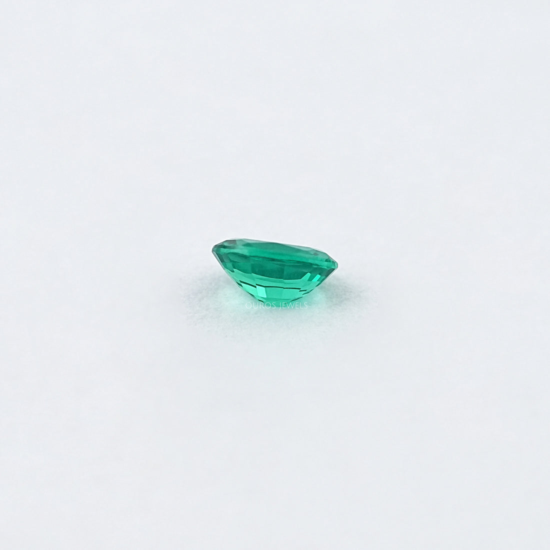 Oval Shape Colombian Green Gemstone Loose