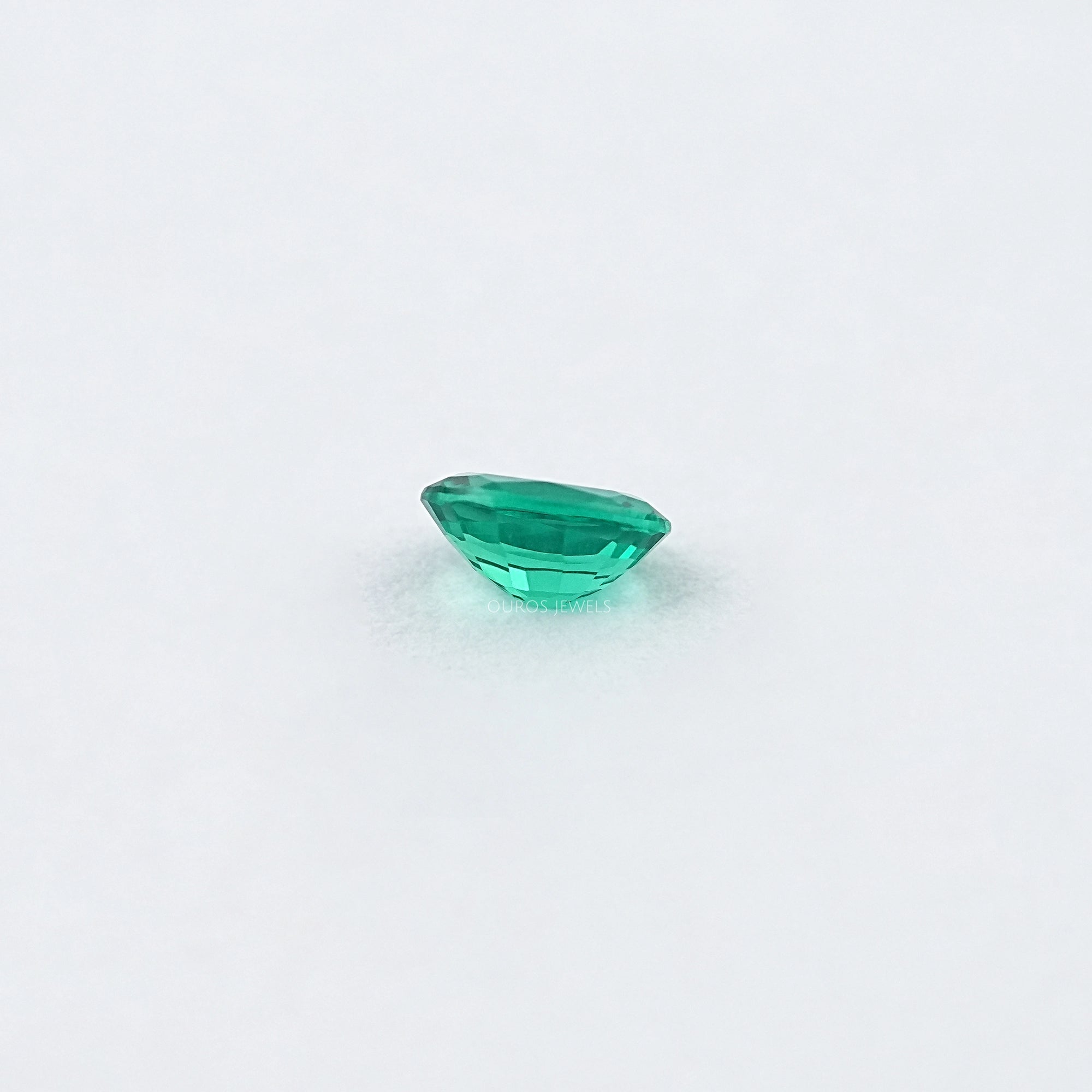 Oval Shape Colombian Green Gemstone Loose