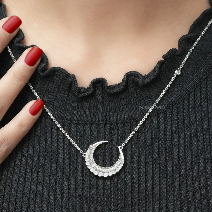 [A Women wearing Crescent Moon Women  Pendant]-[Ouros Jewels]