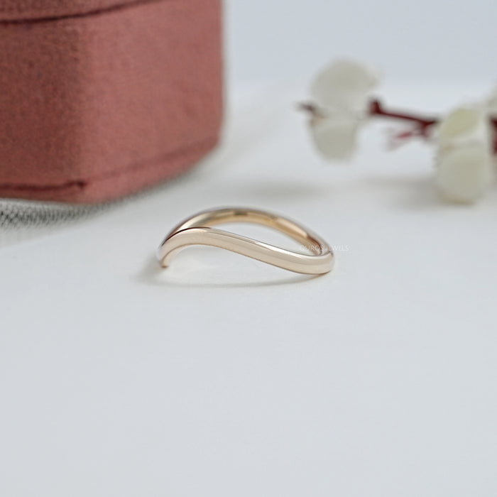 Plain Gold Curved Wedding Band Ring