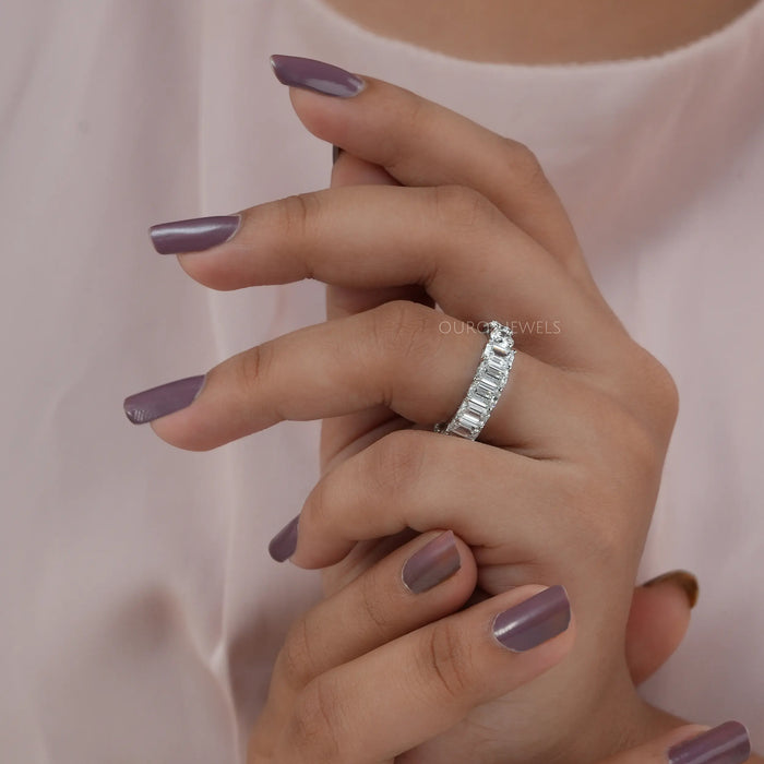 [A model is showing her diamond wedding band]-[Ouros Jewels]