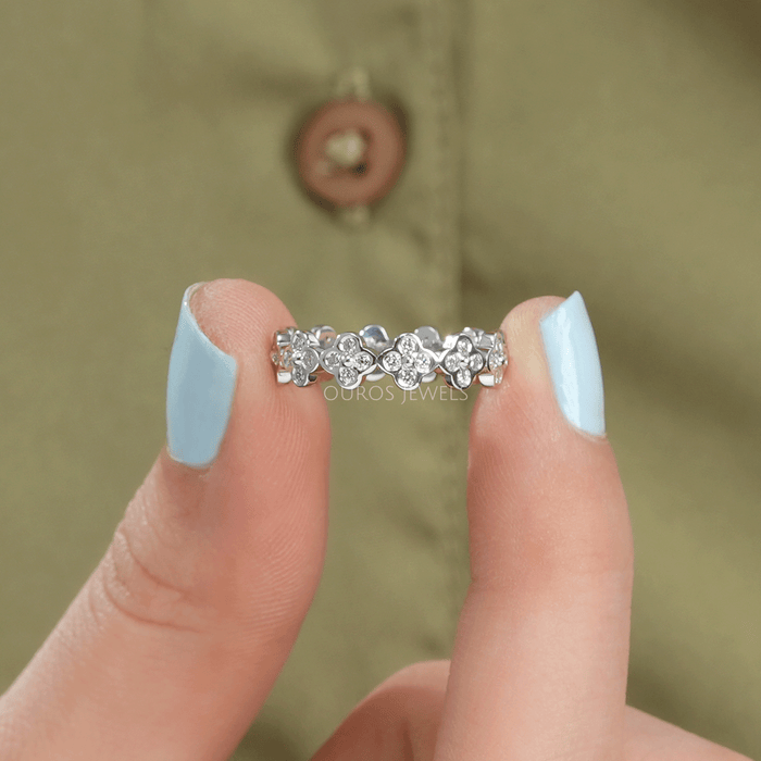 [A Women Holding Floral Round Cut Lab Diamond Ring]-[Ouros Jewels]
