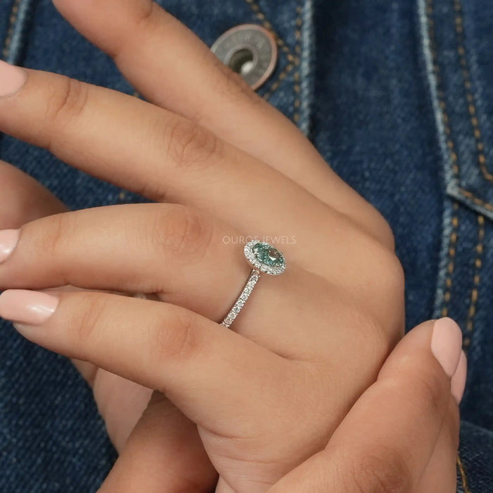[A Women wearing Green Diamond Ring]-[Ouros Jewels]