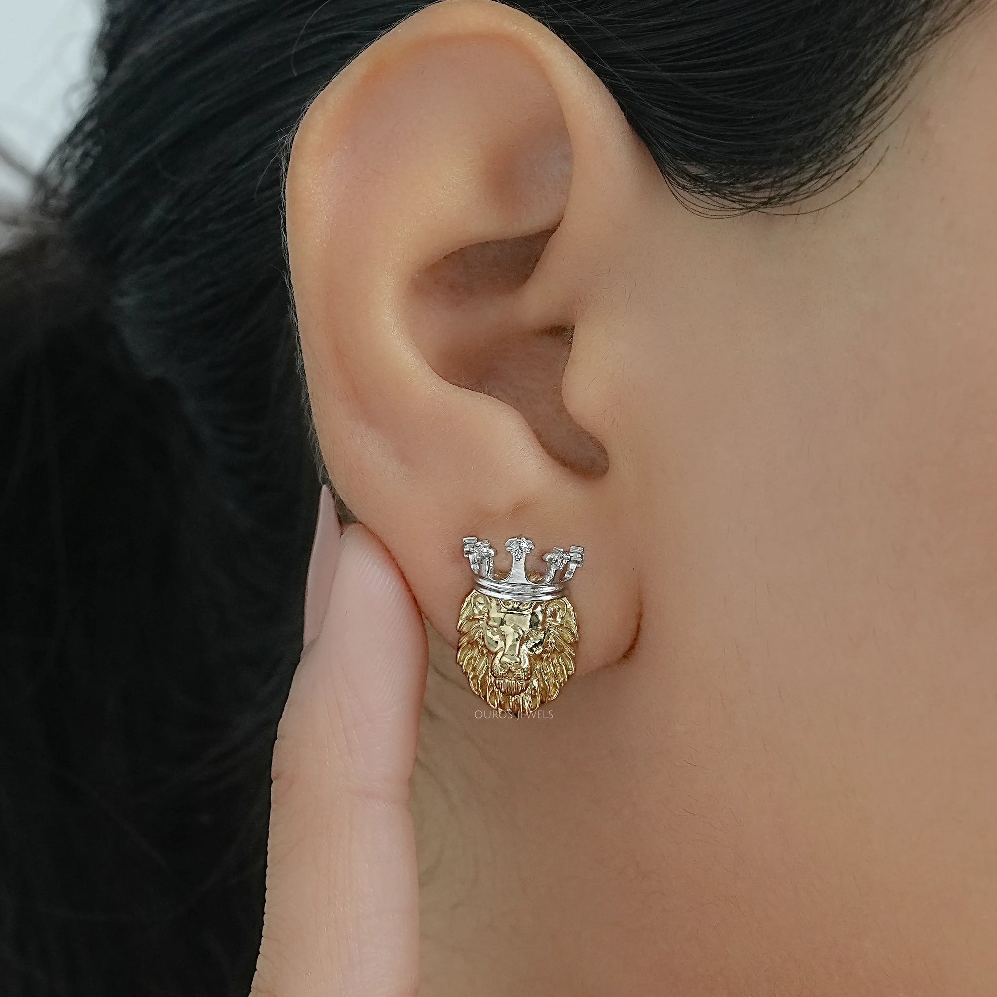 Lion King Shape Round Diamond Stud Earrings Earring