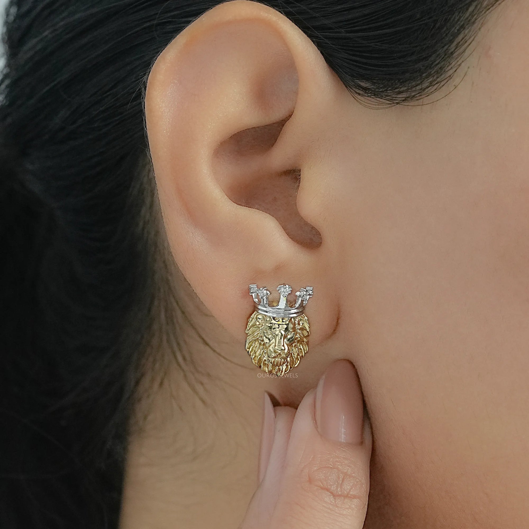 Lion King Shape Round Diamond Stud Earrings Earring