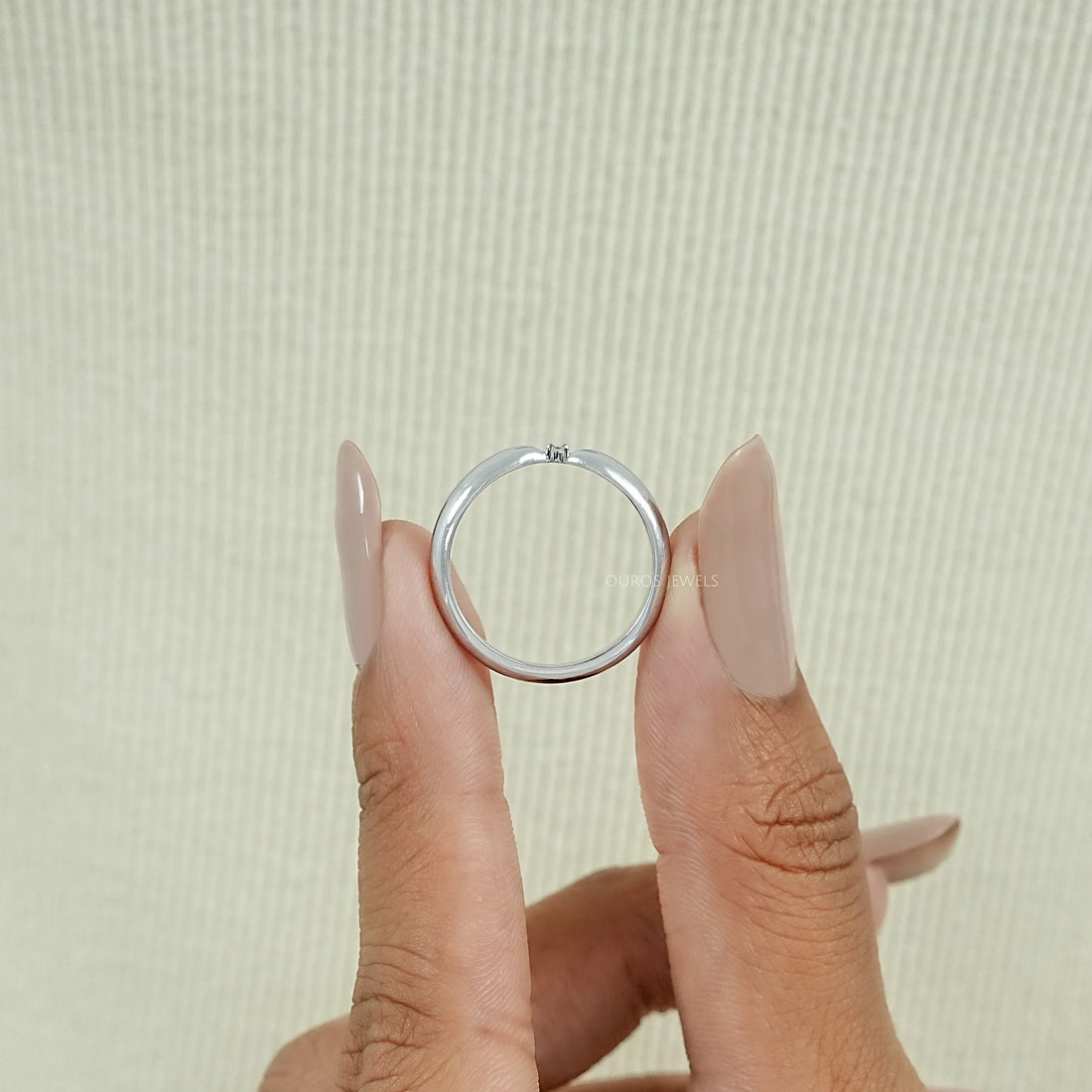 Minimalist Round Diamond Solitaire Band