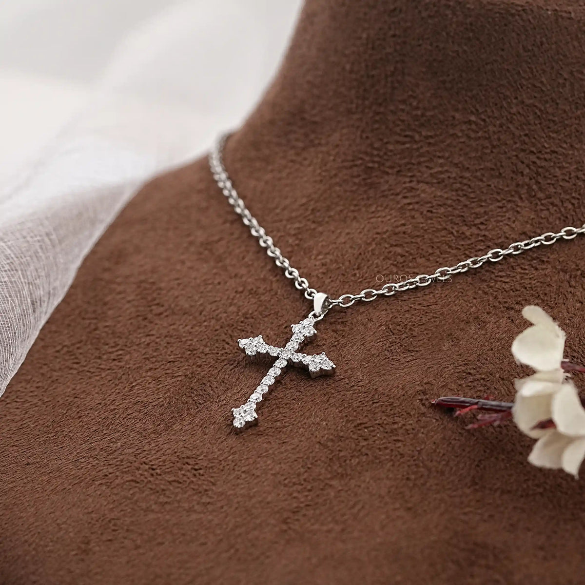 Round Diamond Cross Pendant Necklaces