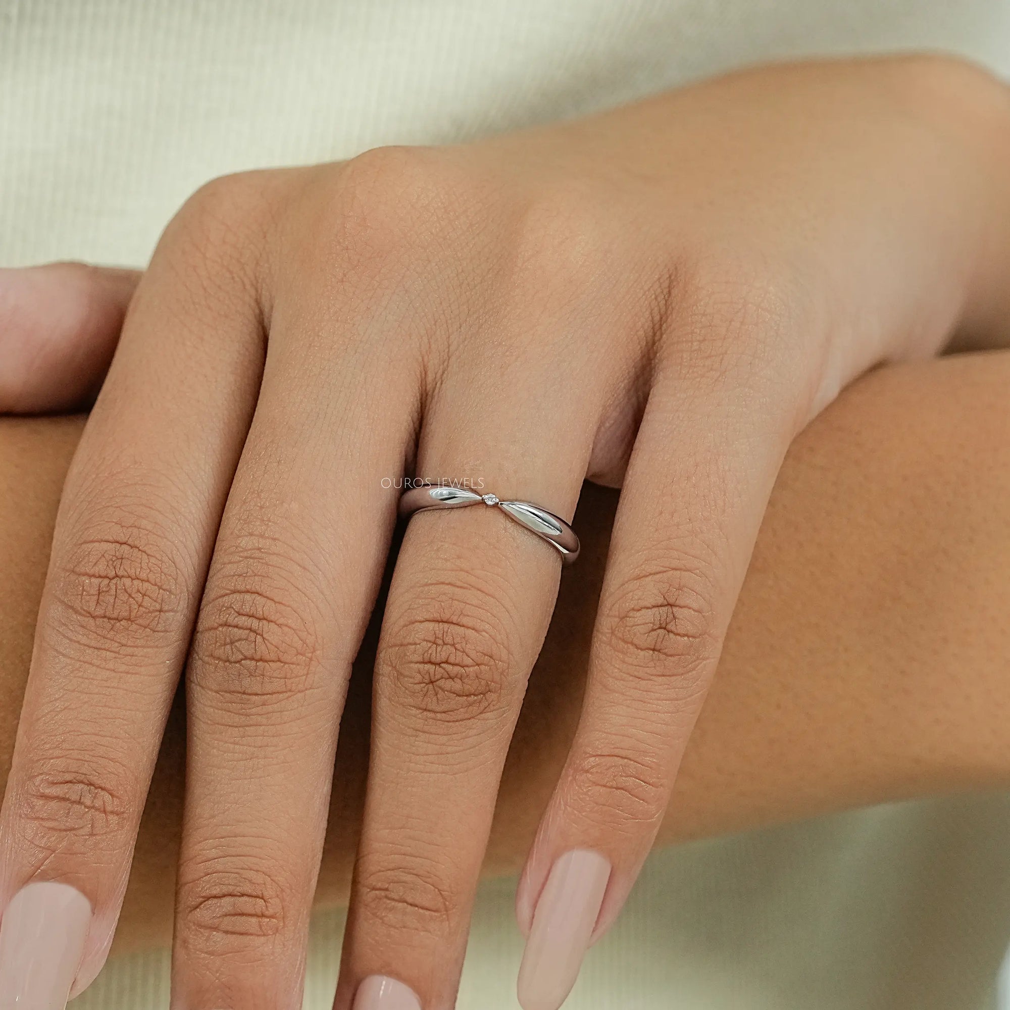 Minimalist Round Diamond Solitaire Band