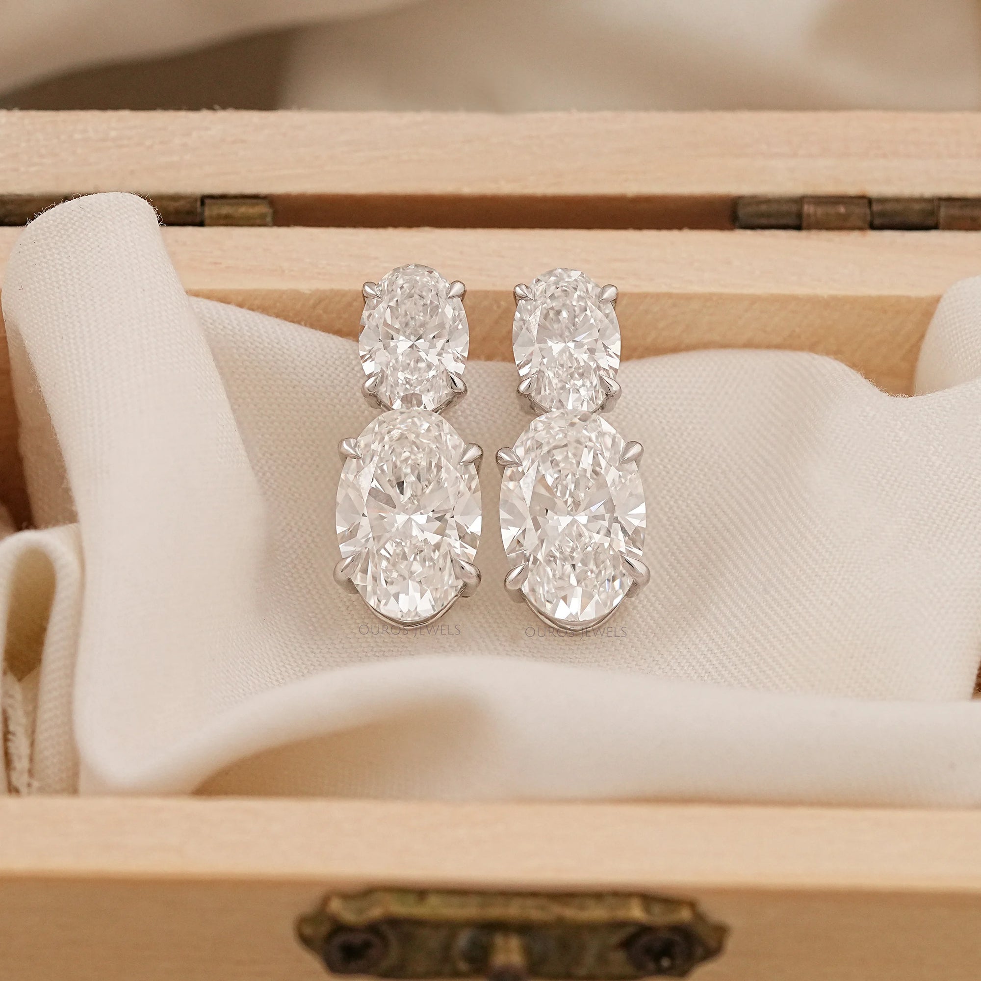 Margot Robbie Annual Oval Lab Diamond Earrings Earrings