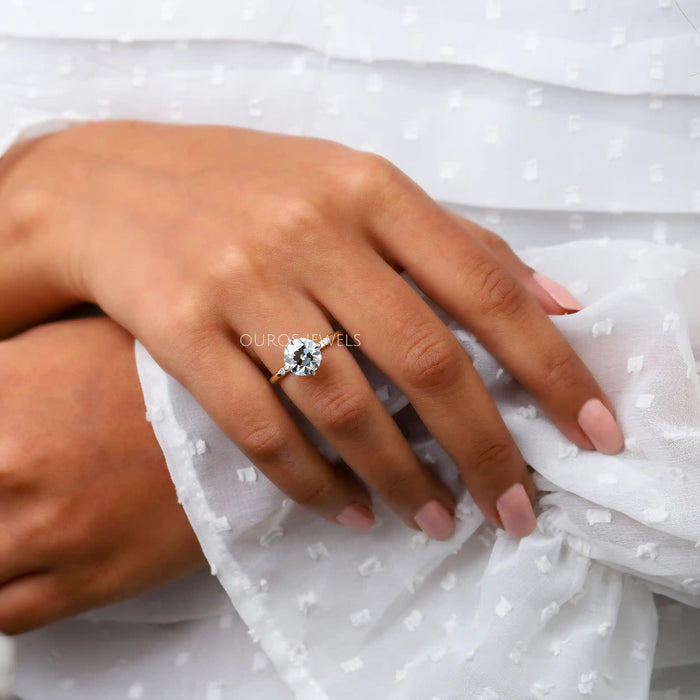 [A Women wearing Old Diamond Engagement Ring]-[Ouros Jewels]
