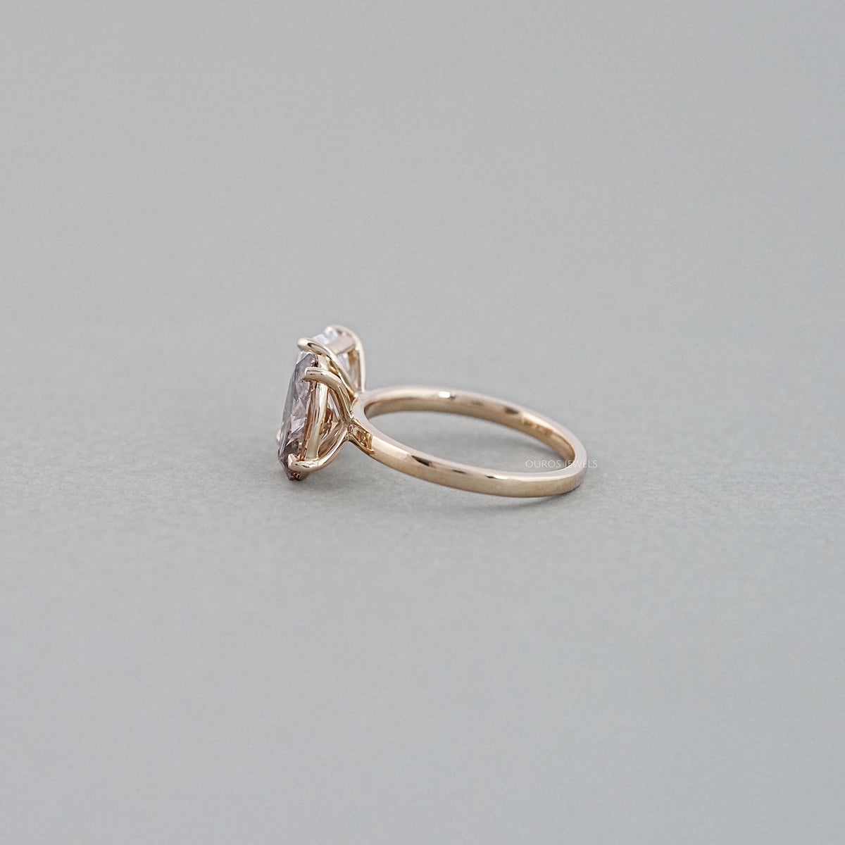 Emerald And Champagne Oval Diamond Toi et Moi Ring Ring