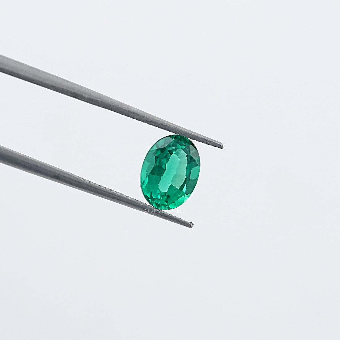 Oval Shape Colombian Green Gemstone Loose