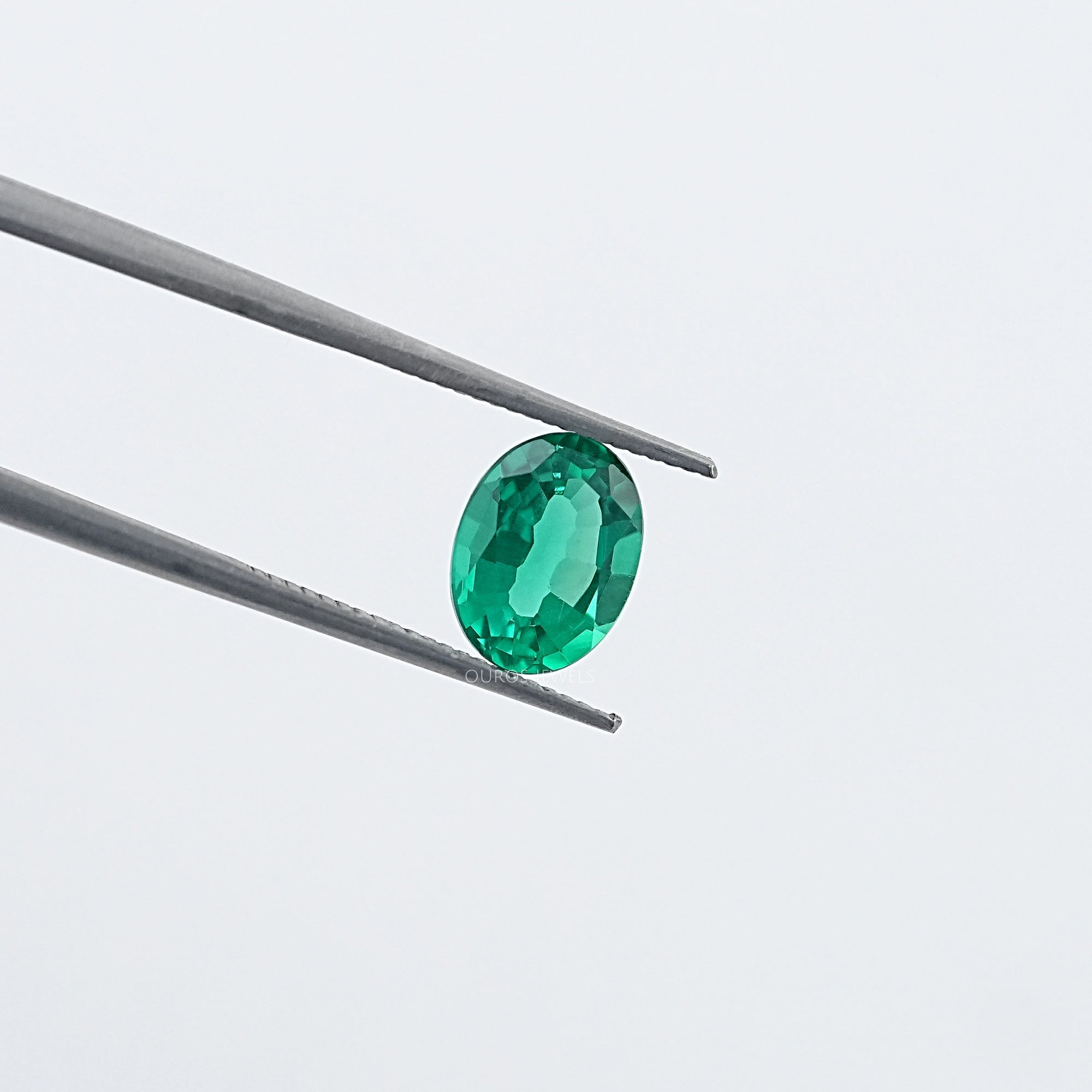 Oval Shape Colombian Green Gemstone Loose