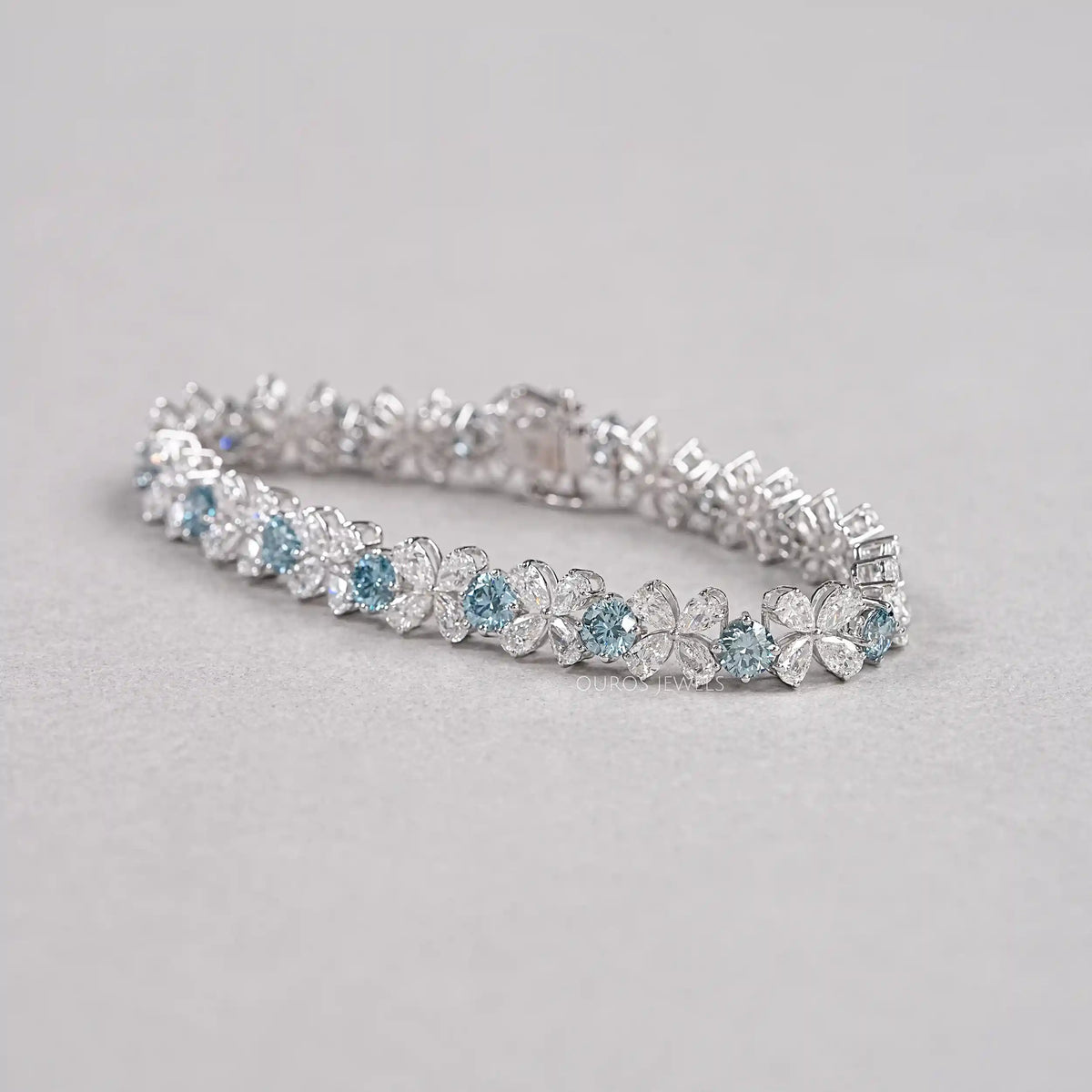 Pear-Shaped Flower Diamond Bracelet Bracelet
