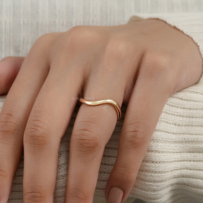 Plain Gold Curved Wedding Band Ring