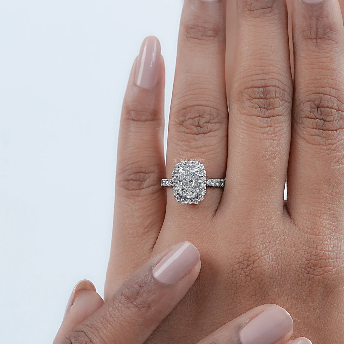 2ct Artisant Sculpté Bague Russe Qualité Zircone Imitation Moissanite Simulant 2ct Artisant Sculpté Bague Russe Qualité Zircone Imitation Moissanite Simulant