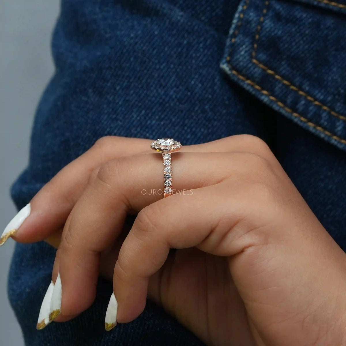 Round Cut Halo Diamond Engagement Ring Ring