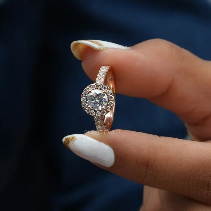 Engagement ring being put on a woman's finger - Stock Image - F033/9943 -  Science Photo Library