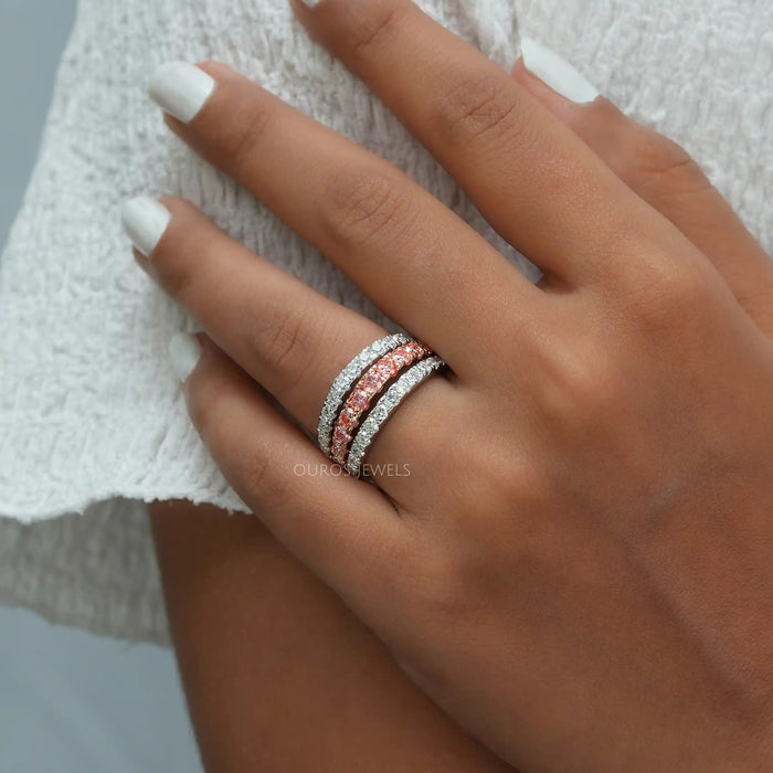 [A Women wearing Round Cut Diamond Ring]-[Ouros Jewels]