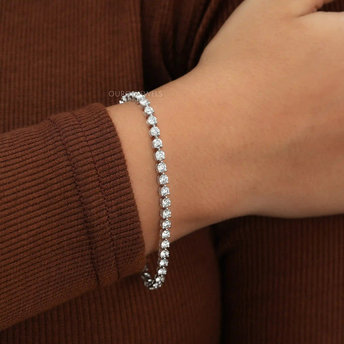[A Women wearing Round Shape Lab Diamond Bracelet]-[Ouros Jewels]