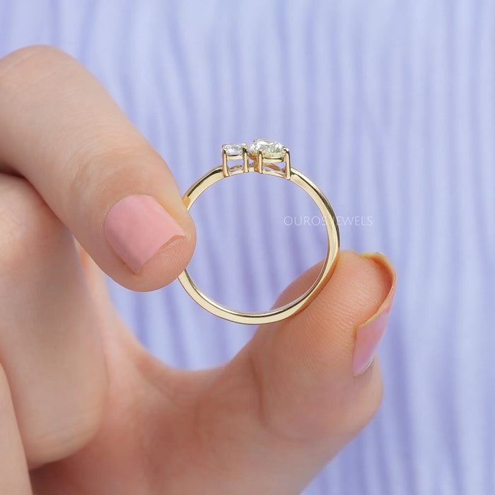 [A Women holding Toi Et oi Yellow Diamond Ring]-[Ouros Jewels]