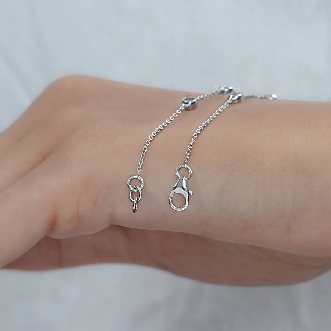 Round Diamond Bezel Set Chain Bracelet Bracelet