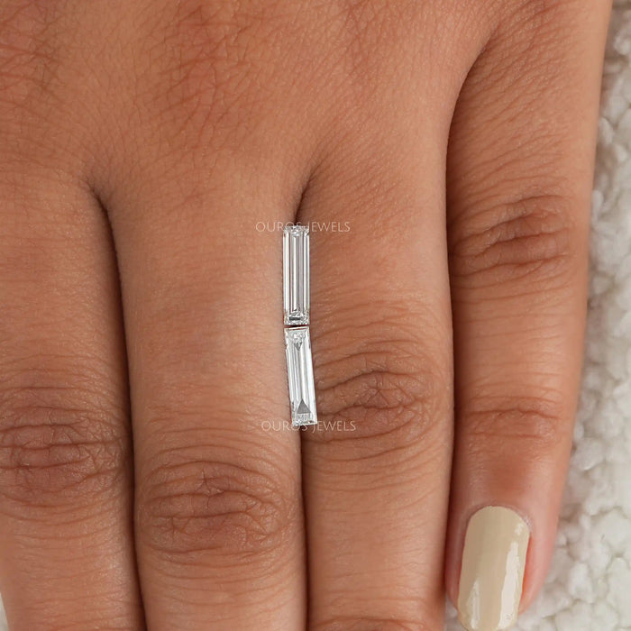 [lab created diamond in baguette shaped on women's hand]-[Ouros Jewels]