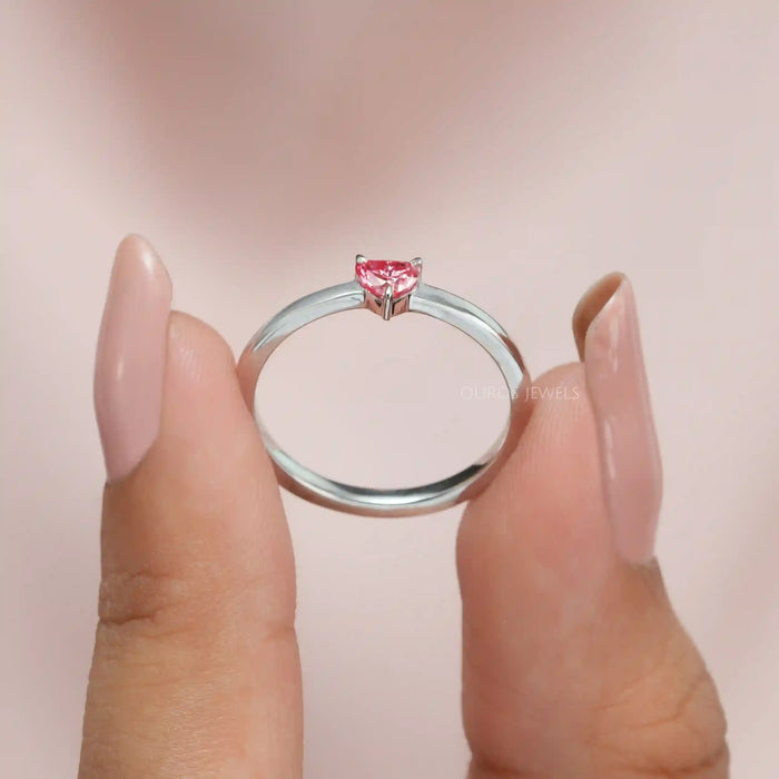 [model holding heart cut solitaire ring][Ouros Jewels]