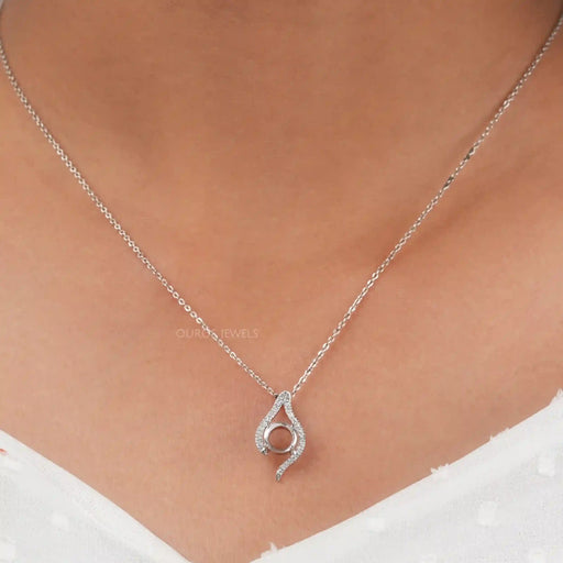 [A Women wearing Round Cut Asymmetrical Pendant]-[Ouros Jewels]