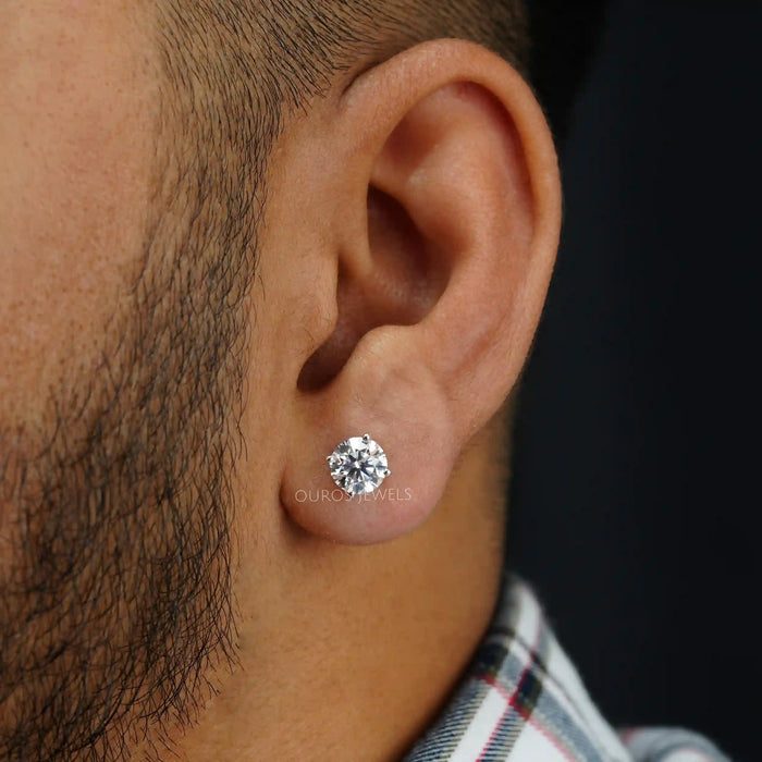 [A Men wearing Solitaire Stud Earrings]-[Ouros Jewels]