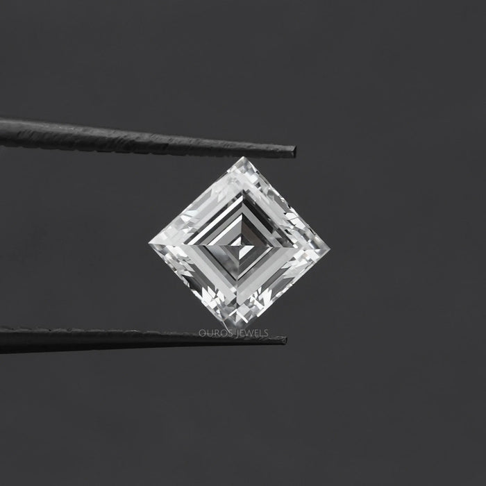 In Tweezer View Of 1 Carat Carre Cut Lab Loose Diamond