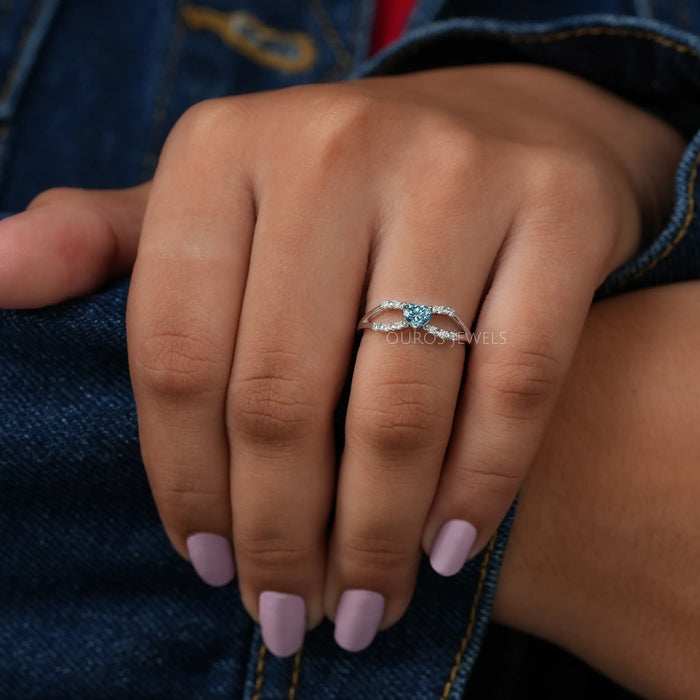 Aesthetic in finger look of blue heart shaped diamond infinity wedding ring