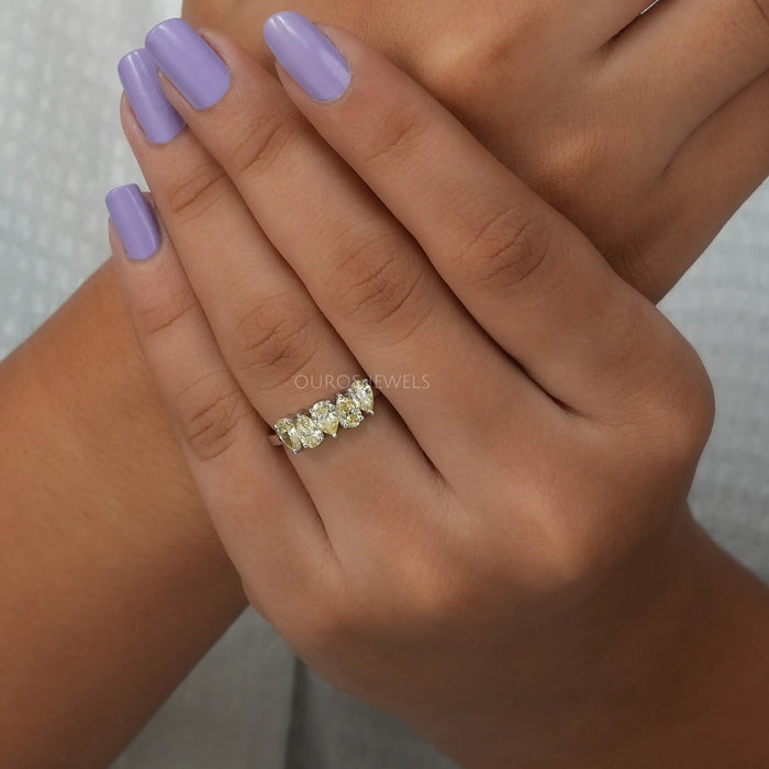 [A Women wearing Five Diamond Wedding Ring]-[Ouros Jewels]