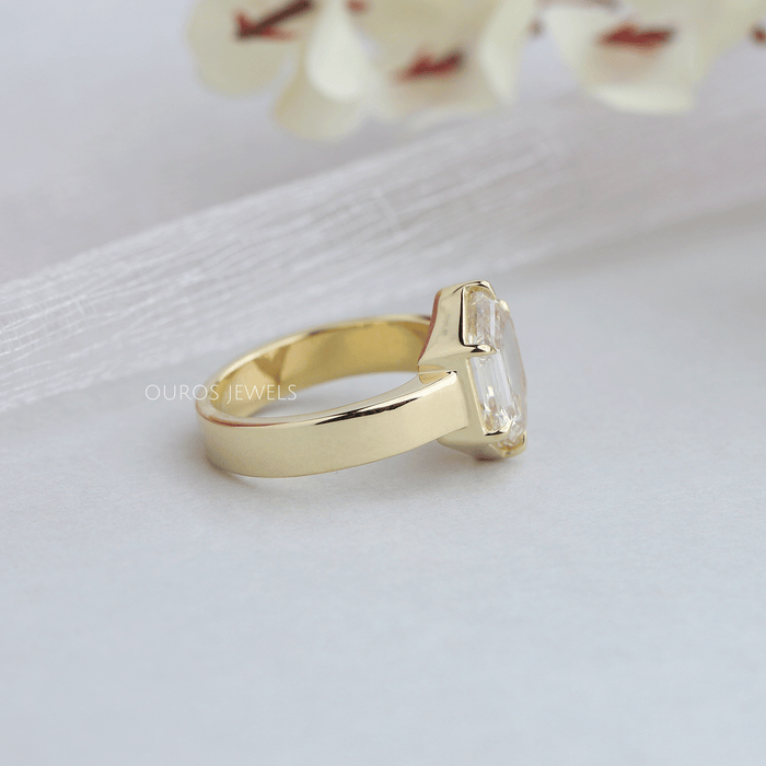 [Light Reflection From Yellow Gold Shank Of  Hexagon Cut Ring]-[Ouros Jewels]