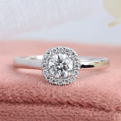 Round cut solitaire diamond engagement ring in a lovely halo setting with VVS clarity diamonds in solid gold