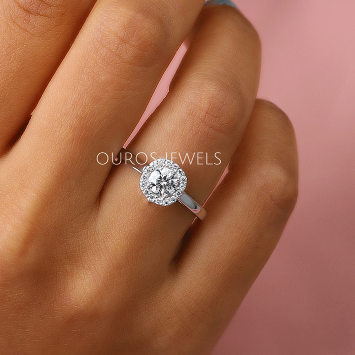 Exquisite round halo solitaire diamond engagement ring in finger 