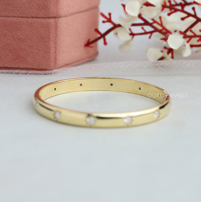 [Inner Side Design of Yellow Gold Flush Bangle]-[Ouros Jewels]