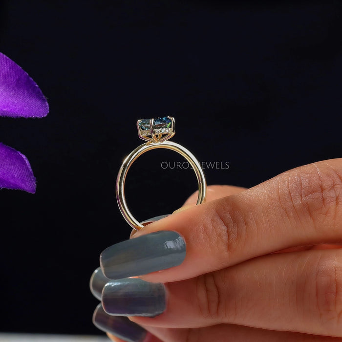 A premium look of yellow gold ring with blue emerald diamond, perfect for anniversary gift