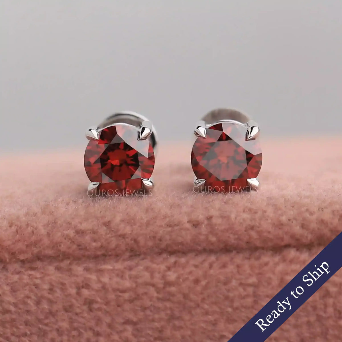 pakke Anvendt Baby Red Diamond Stud Earrings | Ouros Jewels