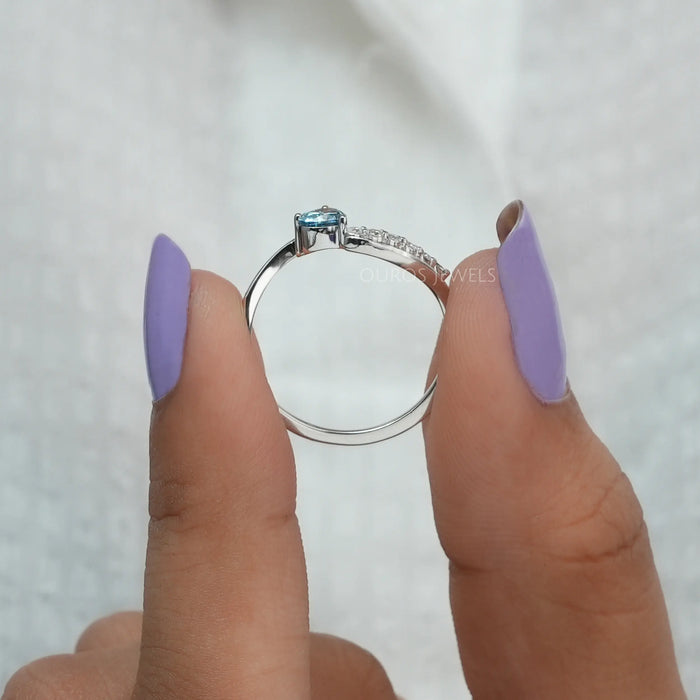 [A Women Holding bypass Lab Diamond Ring]-[Ouros Jewels]