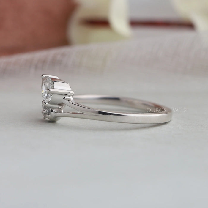 [Pear-Shaped Platinum Ring]-[Ouros Jewels]