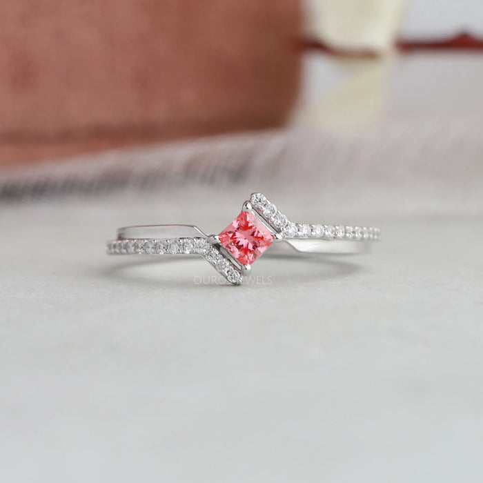 [Close look of pink princess solitaire engagement ring with classic four prongs setting]-[Ouros Jewels]