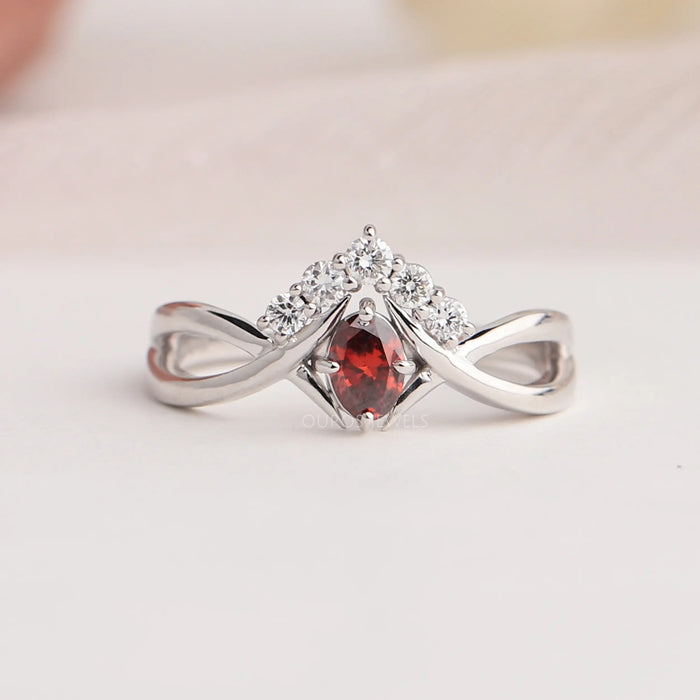Totally front view of oval shaped diamond in red color, this infinity ring in 14k white gold