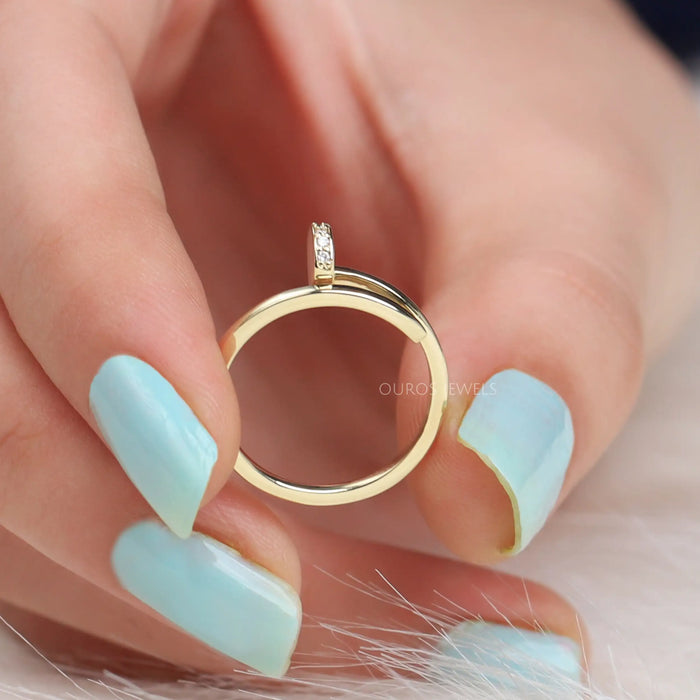 Spiral Round Cut Unique Diamond Wedding Ring