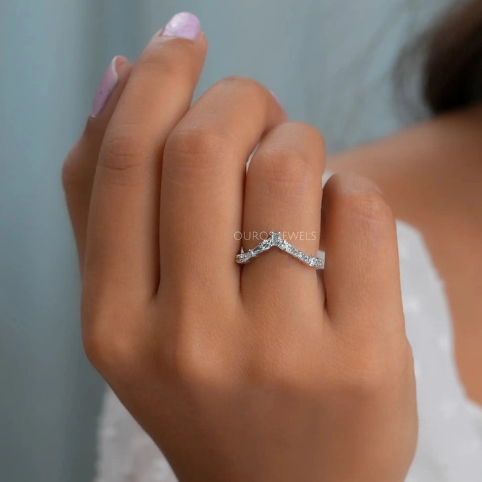 Tapered diamond wedding band deals